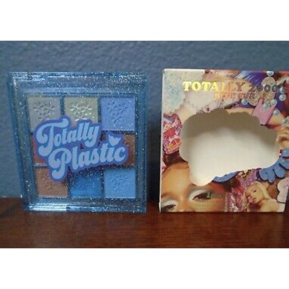 BH COSMETICS x Iggy Totally 2000's Blue Fur Eyeshadow Palette 9 Shades NEW - Picture 3 of 6